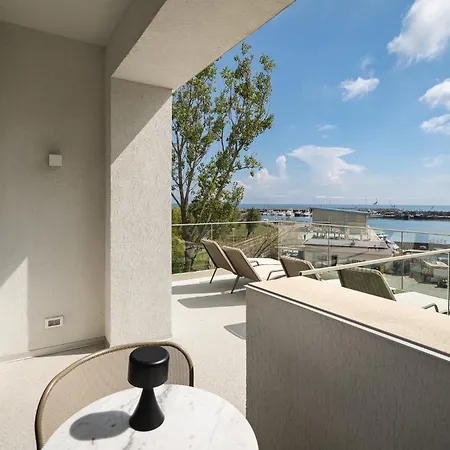 Rezident Tomis Marina Appartement