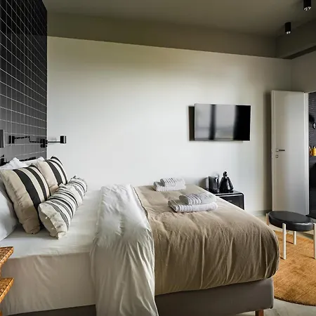 Rezident Tomis Marina *