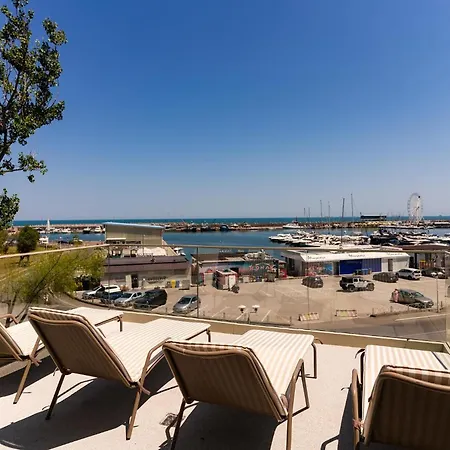 Rezident Tomis Marina Κονστάντζα