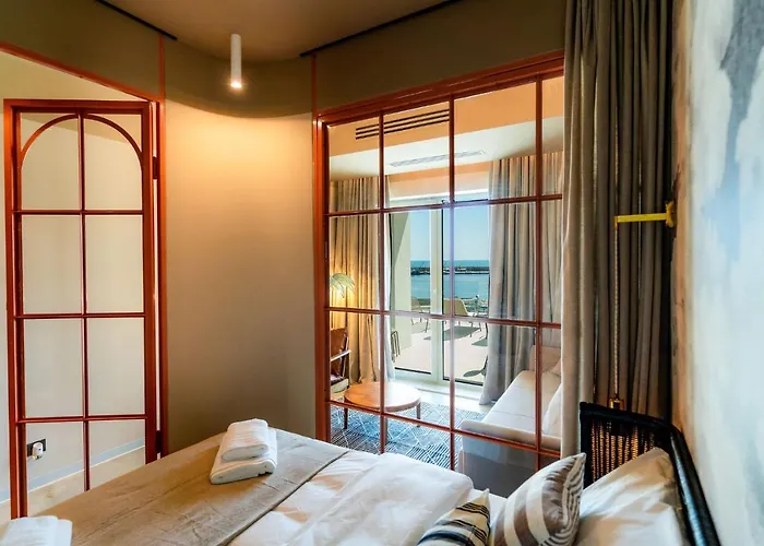 Rezident Tomis Marina 콘스탄차