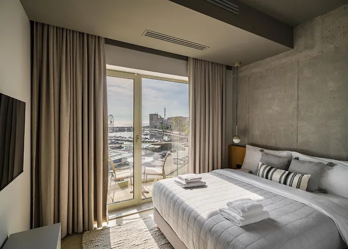 Rezident Tomis Marina