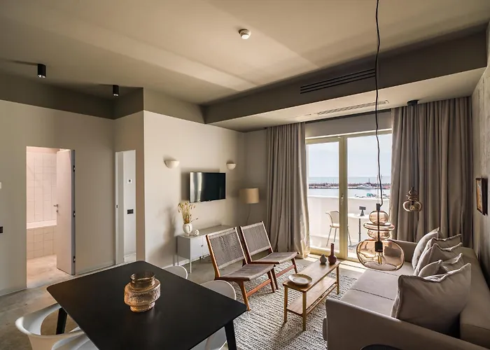 Rezident Tomis Marina *