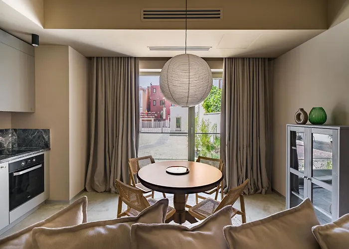 Rezident Tomis Marina 콘스탄차