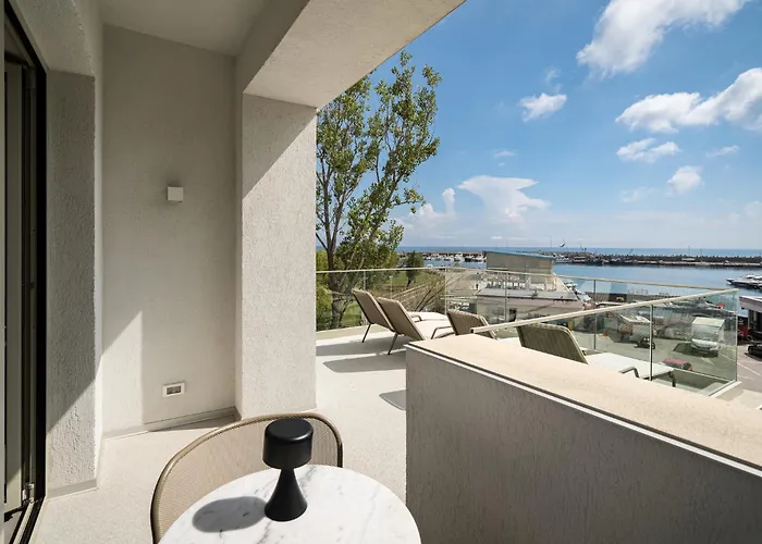 Rezident Tomis Marina 아파트