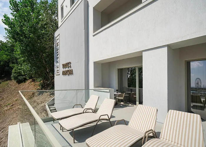 Rezident Tomis Marina *