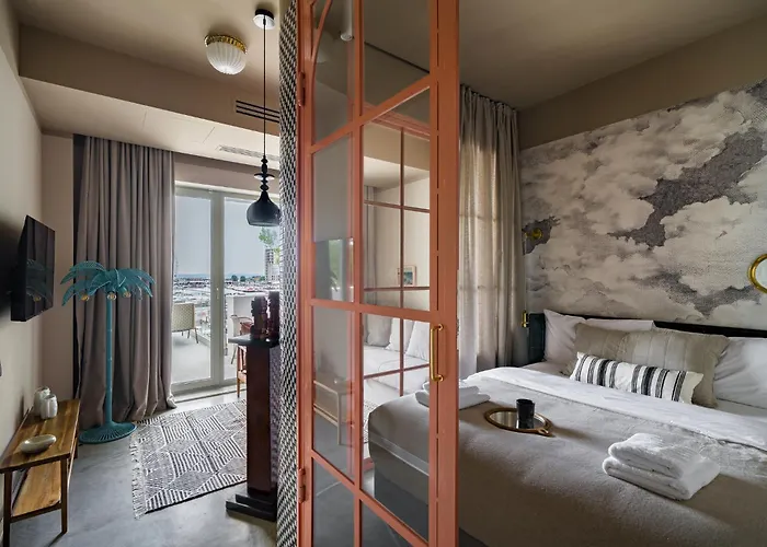 Rezident Tomis Marina