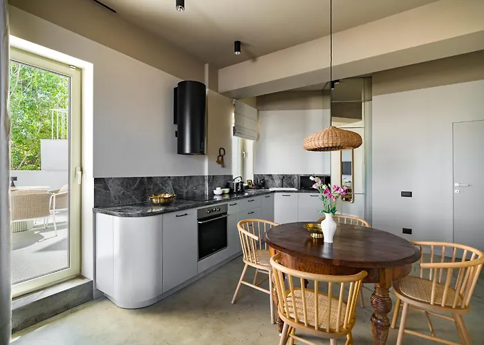 Rezident Tomis Marina Констанца