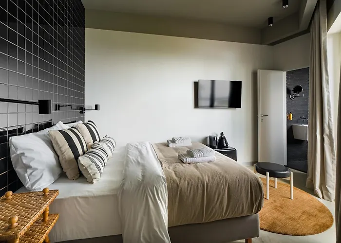 Rezident Tomis Marina *