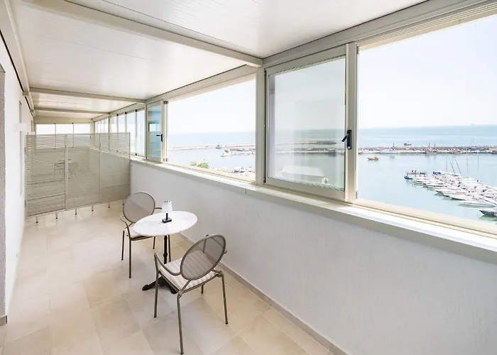 Rezident Tomis Marina *